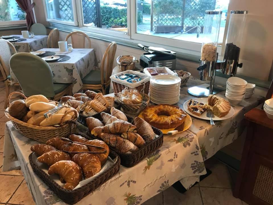 Hotel Kursaal Passignano sul Trasimeno Ngoại thất bức ảnh